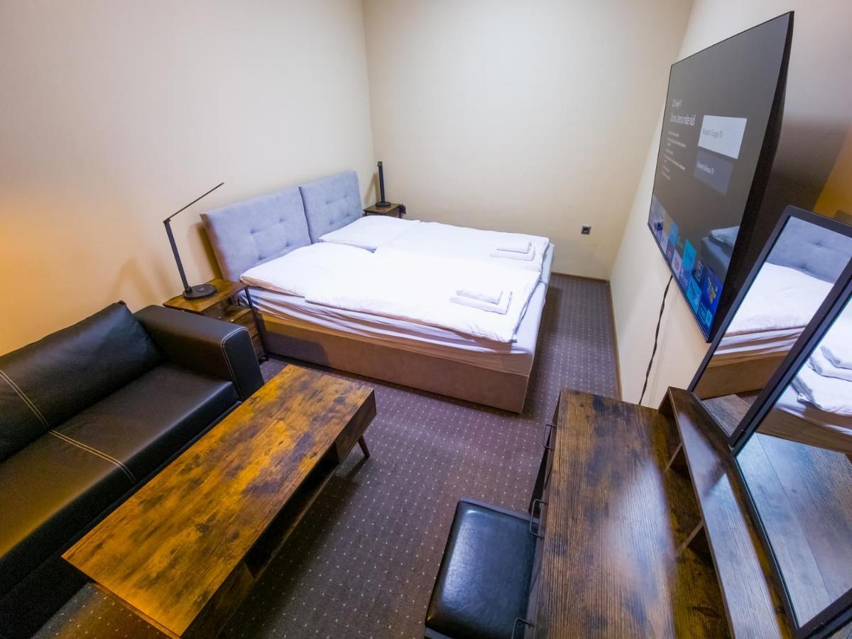 Motel Olympland ทรุตนอฟ ภายนอก รูปภาพ
