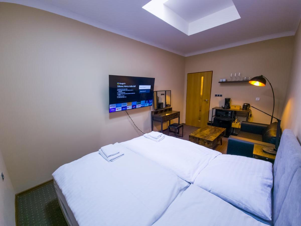 Motel Olympland ทรุตนอฟ ภายนอก รูปภาพ