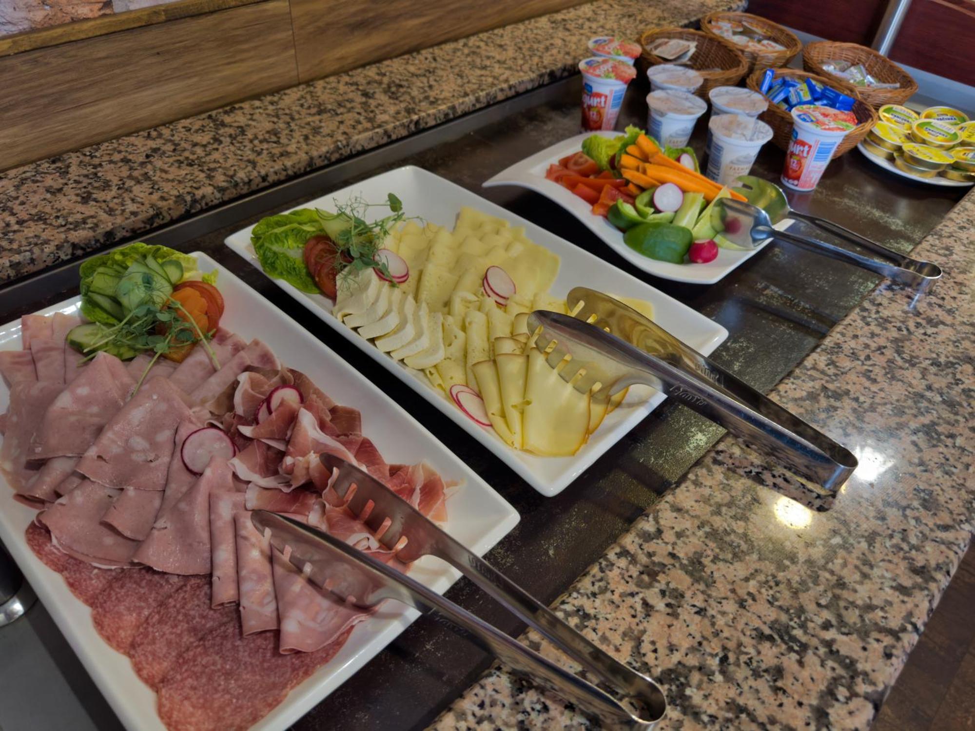 Motel Olympland ทรุตนอฟ ภายนอก รูปภาพ